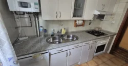 Chalet pareado de dos plantas con patio