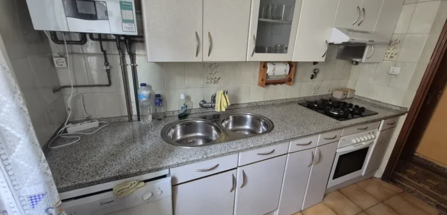 Chalet pareado de dos plantas con patio