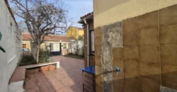 Chalet pareado de dos plantas con patio