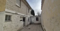 Chalet pareado de dos plantas con patio