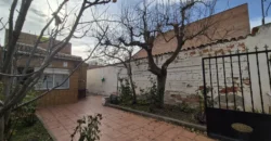 Chalet pareado de dos plantas con patio