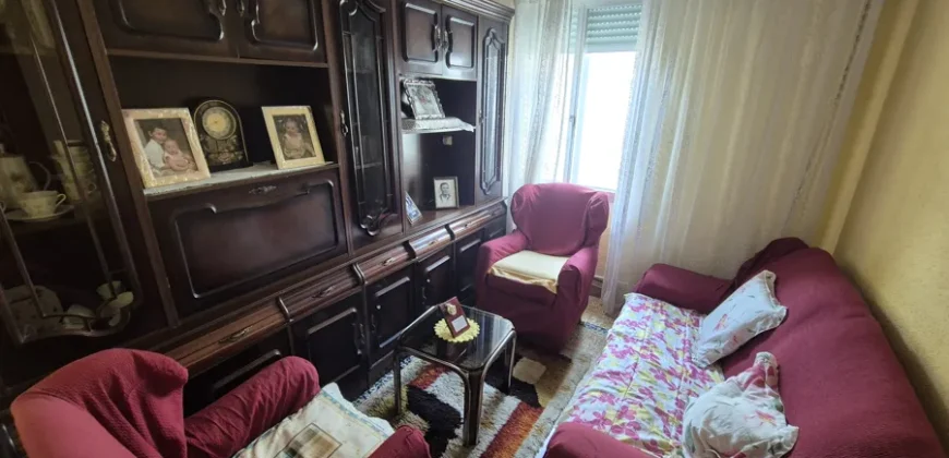 Chalet pareado de dos plantas con patio