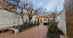 Chalet pareado de dos plantas con patio