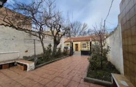 Casa en venta en Palencia con patio junto al Canal