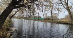 Chalet pareado de dos plantas con patio