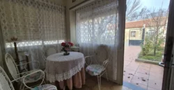 Chalet pareado de dos plantas con patio