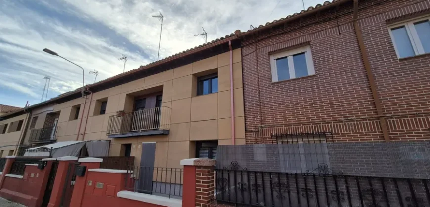 Chalet pareado en plena ciudad