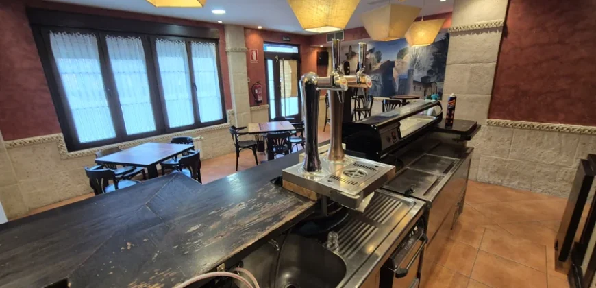 Hotel y restaurante en funcionamiento adaptable a casa particular.