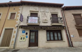 Hotel y restaurante en funcionamiento adaptable a casa particular.