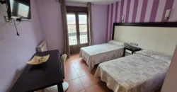 Hotel y restaurante en funcionamiento adaptable a casa particular.