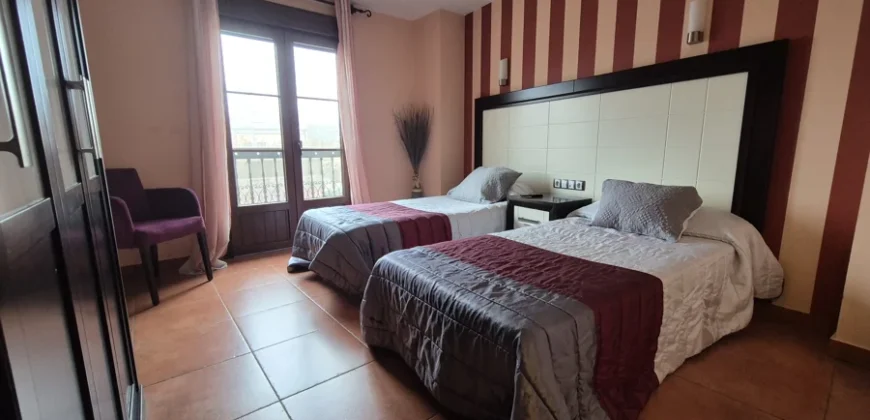 Hotel y restaurante en funcionamiento adaptable a casa particular.