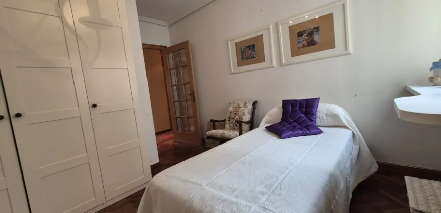 Piso céntrico de dos habitaciones con garaje