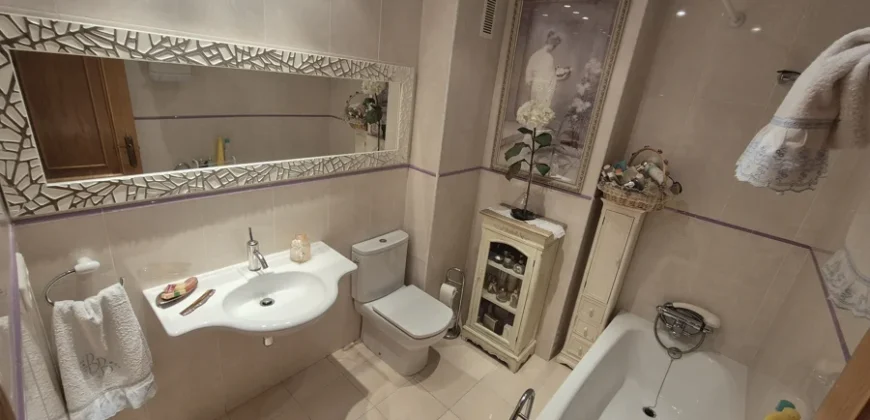 Piso céntrico de dos habitaciones con garaje