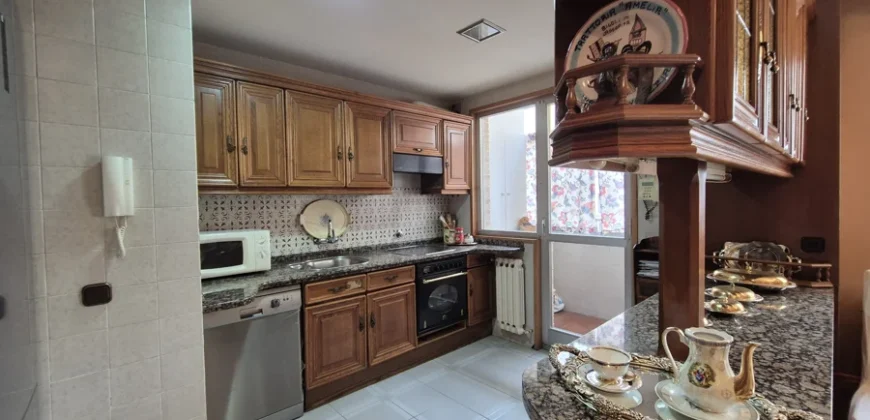 Piso céntrico de dos habitaciones con garaje