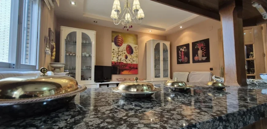 Piso céntrico de dos habitaciones con garaje