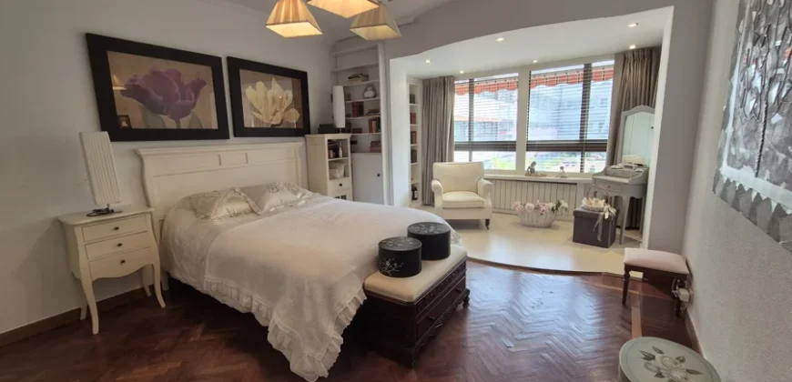 Piso céntrico de dos habitaciones con garaje