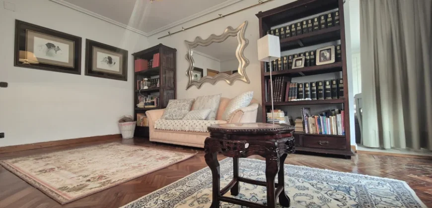 Piso céntrico de dos habitaciones con garaje