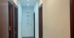 Piso céntrico de tres habitaciones y dos baños