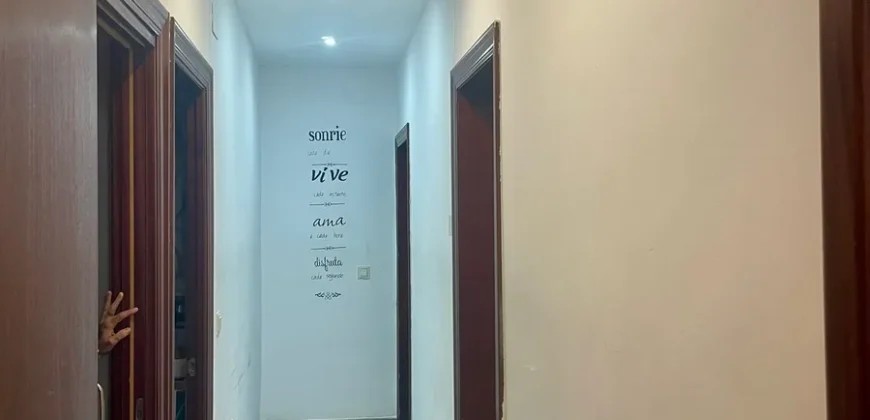 Piso céntrico de tres habitaciones y dos baños