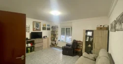 Piso céntrico de tres habitaciones y dos baños