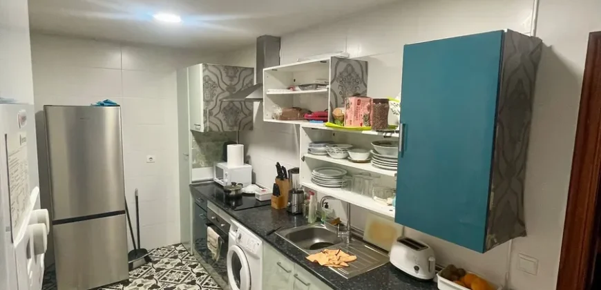 Piso céntrico de tres habitaciones y dos baños