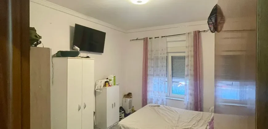 Piso céntrico de tres habitaciones y dos baños