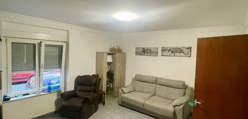 Piso céntrico de tres habitaciones y dos baños