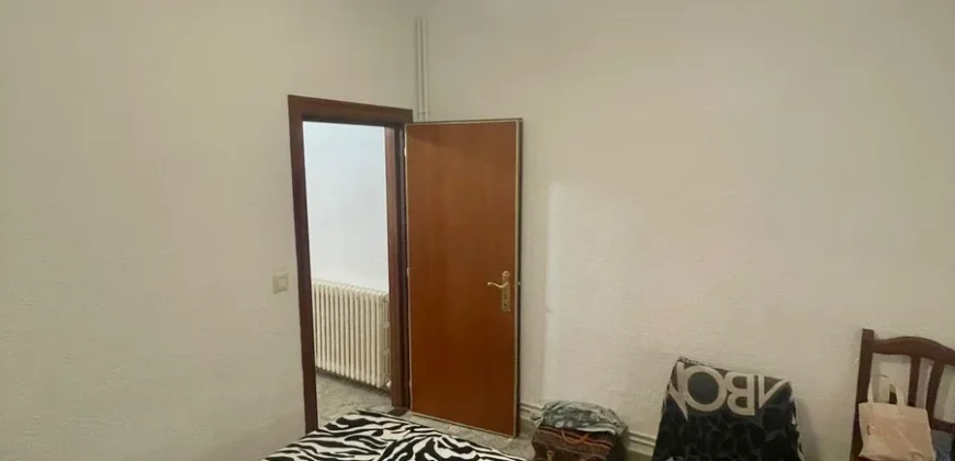 Piso céntrico de tres habitaciones y dos baños