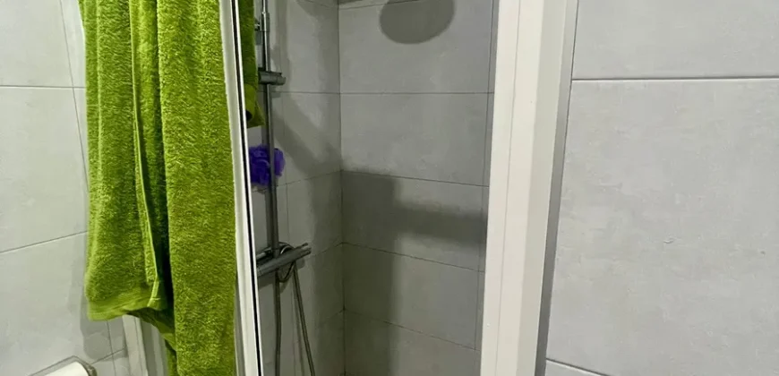 Piso céntrico de tres habitaciones y dos baños