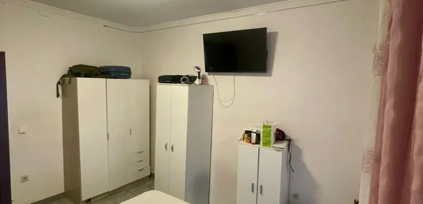 Piso céntrico de tres habitaciones y dos baños