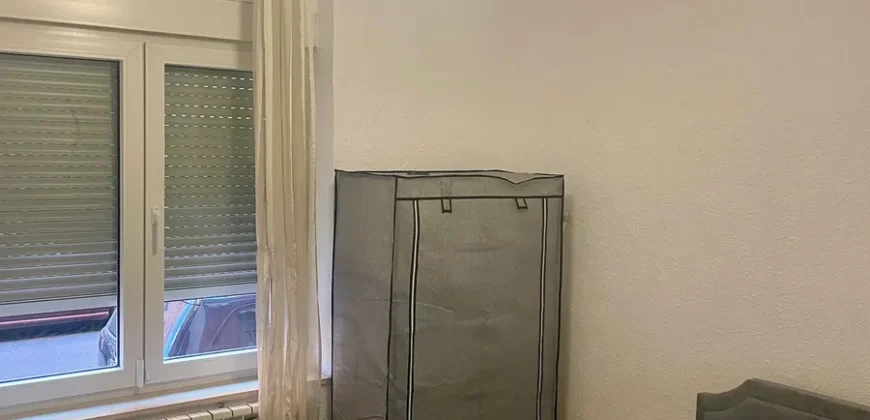 Piso céntrico de tres habitaciones y dos baños