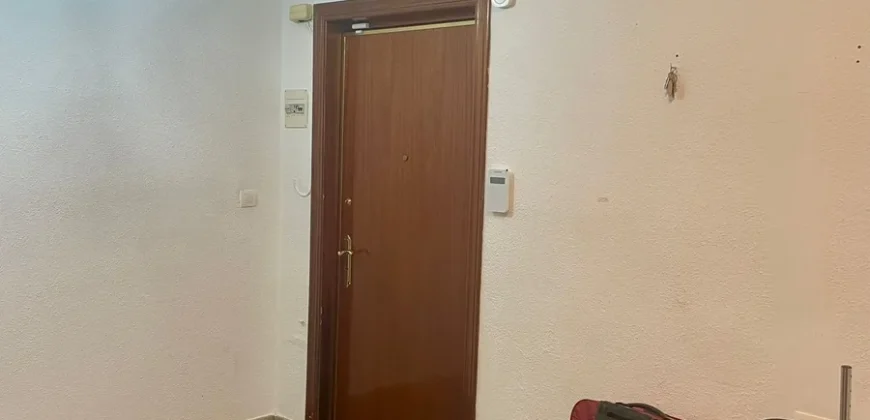 Piso céntrico de tres habitaciones y dos baños