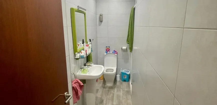 Piso céntrico de tres habitaciones y dos baños