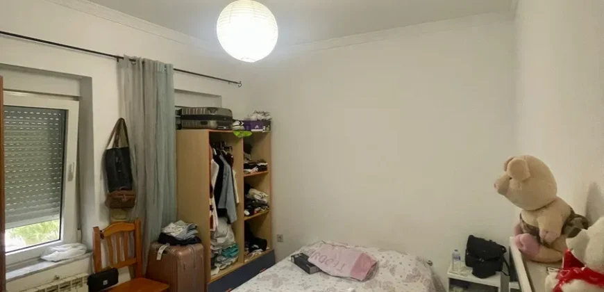 Piso céntrico de tres habitaciones y dos baños