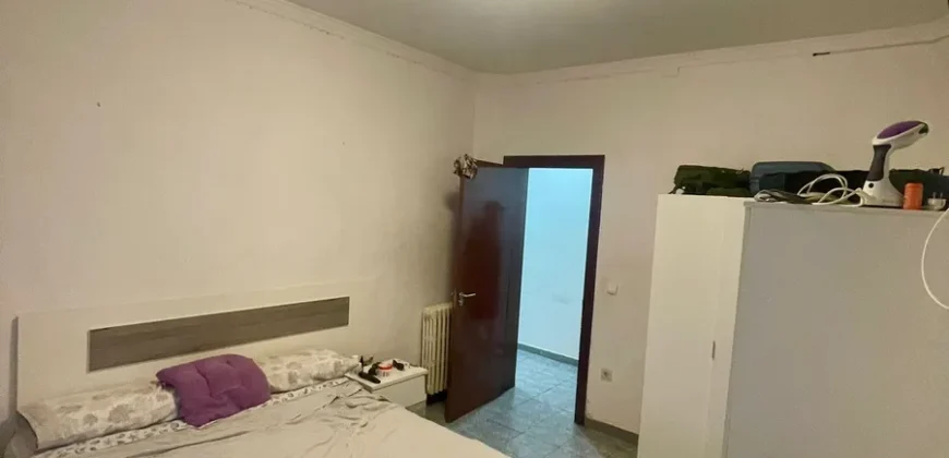 Piso céntrico de tres habitaciones y dos baños