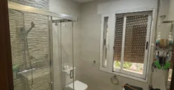 Piso céntrico de tres habitaciones y dos baños