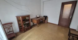 Piso de cinco habitaciones y dos baños para reformar