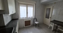 Piso de cinco habitaciones y dos baños para reformar