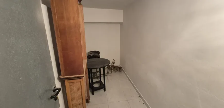 Piso de cinco habitaciones y dos baños para reformar