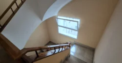 Piso de cinco habitaciones y dos baños para reformar