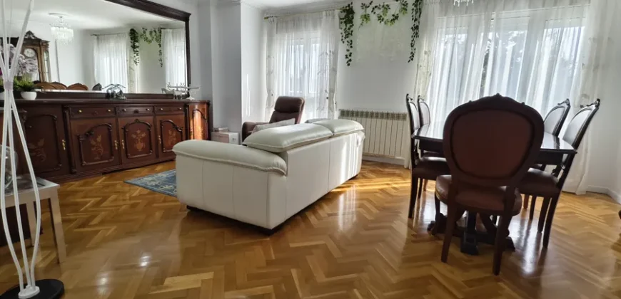 Dúplex de cuatro habitaciones con garaje y trastero