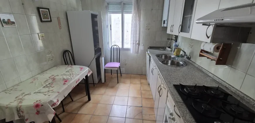 Chalet pareado de dos plantas con patio