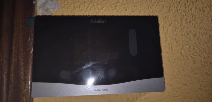 Chalet pareado de dos plantas con patio