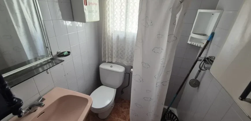 Chalet pareado de dos plantas con patio