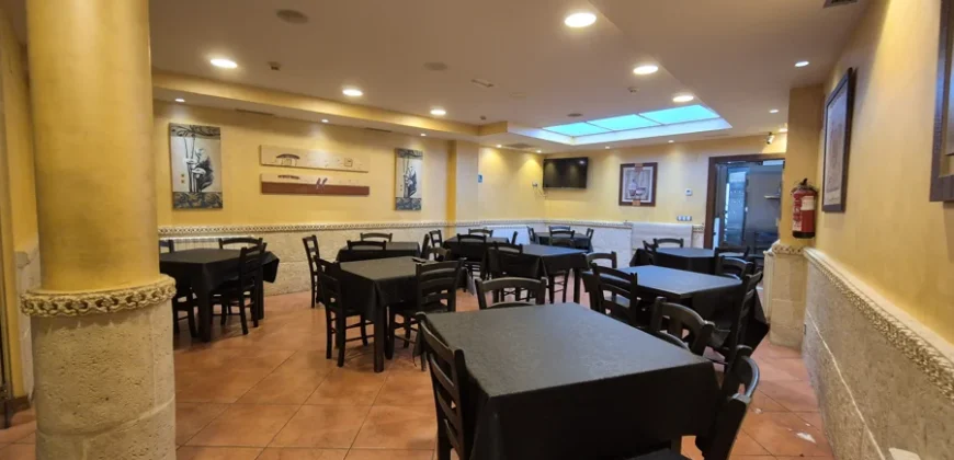 Hotel y restaurante en funcionamiento adaptable a casa particular.