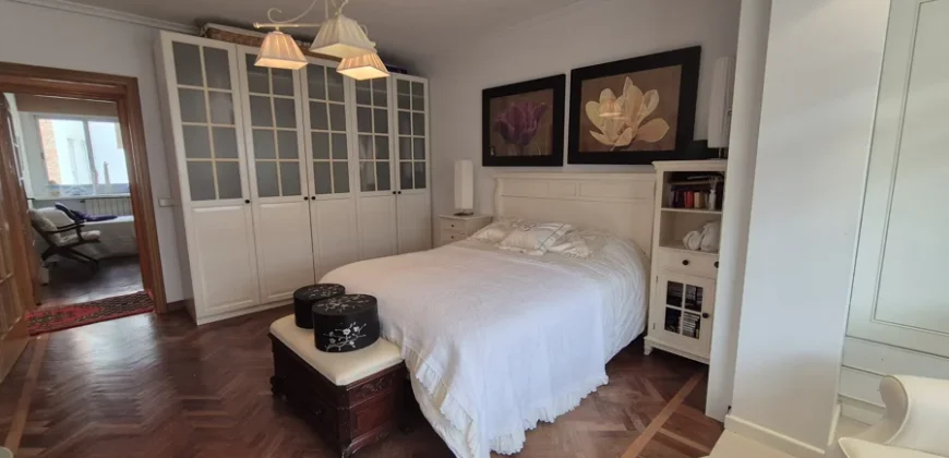 Piso céntrico de dos habitaciones con garaje