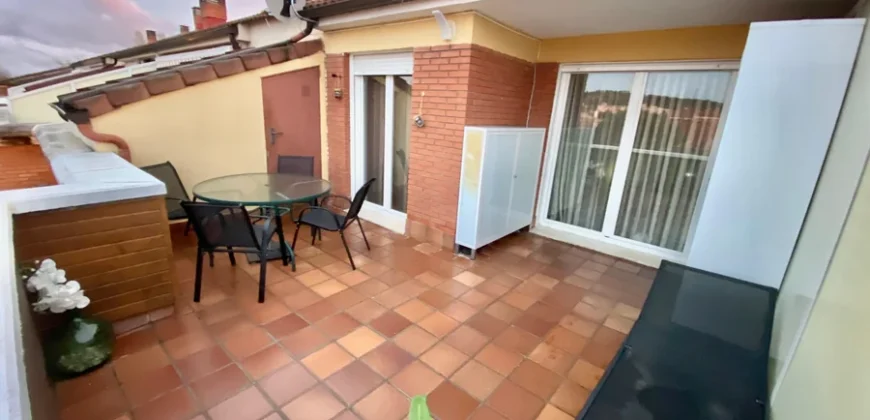 Ático de dos habitaciones con garaje