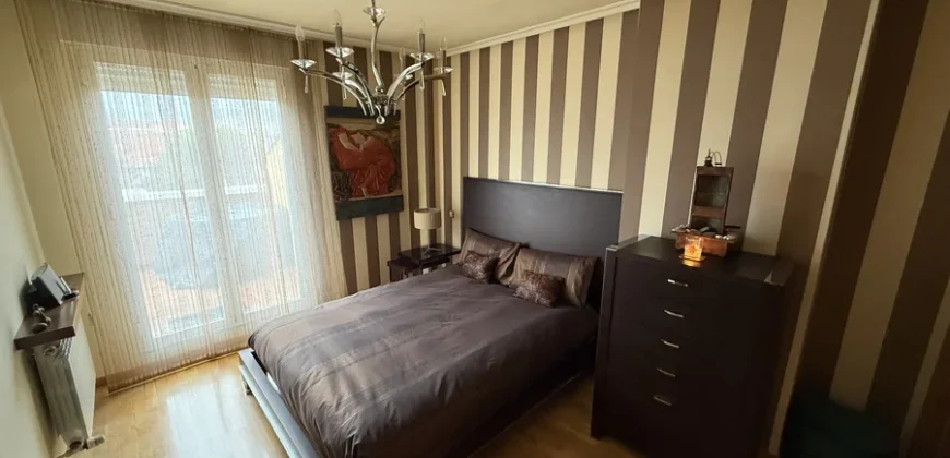 Ático de dos habitaciones con garaje