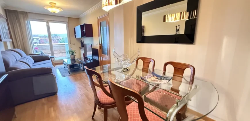 Ático de dos habitaciones con garaje