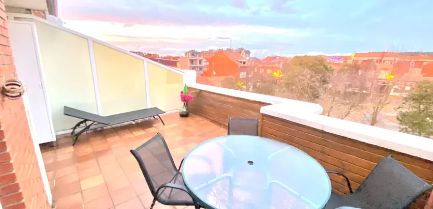 Ático de dos habitaciones con garaje